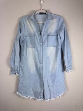 Zilcremo Shirt Dress in Light Wash Denim Womens size Medium